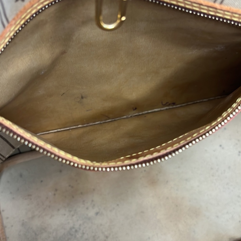 Louis Vuitton Neverfull MM monogram beige interior - Picture 10 of 16